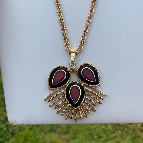 Vintage 1973 Gold-tone Sarah Coventry Necklace - Picture 5 of 17